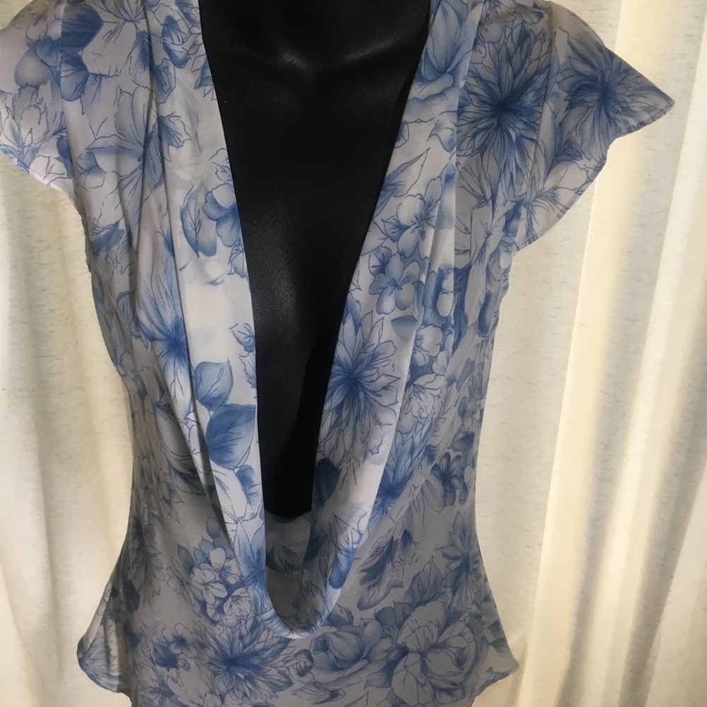 Apt.9 Ladies Short Sleeve Floral Blouse. Size(S).